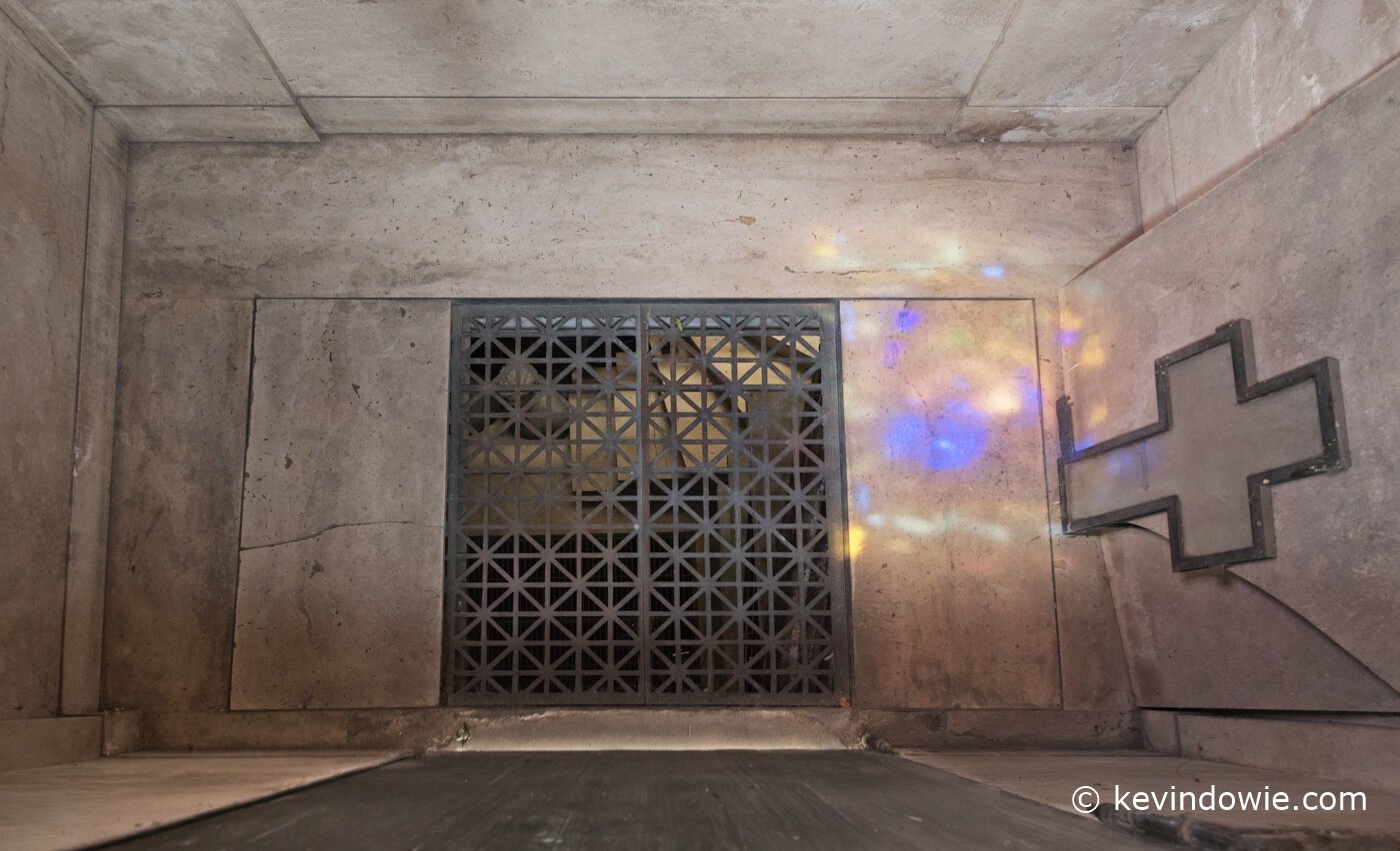 Light in the crypt, Recoleta